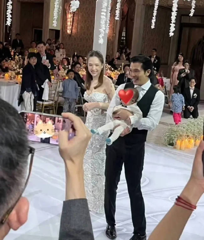 许玮甯回应带儿子亮相婚礼：他十分淡定很给面子
