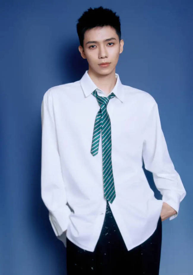 罗一舟在拍戏中突发意外受伤后报平安