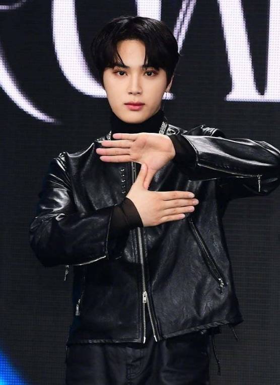 曝周鹤年与明日花绮罗发生一夜情！涉嫌性交易行为