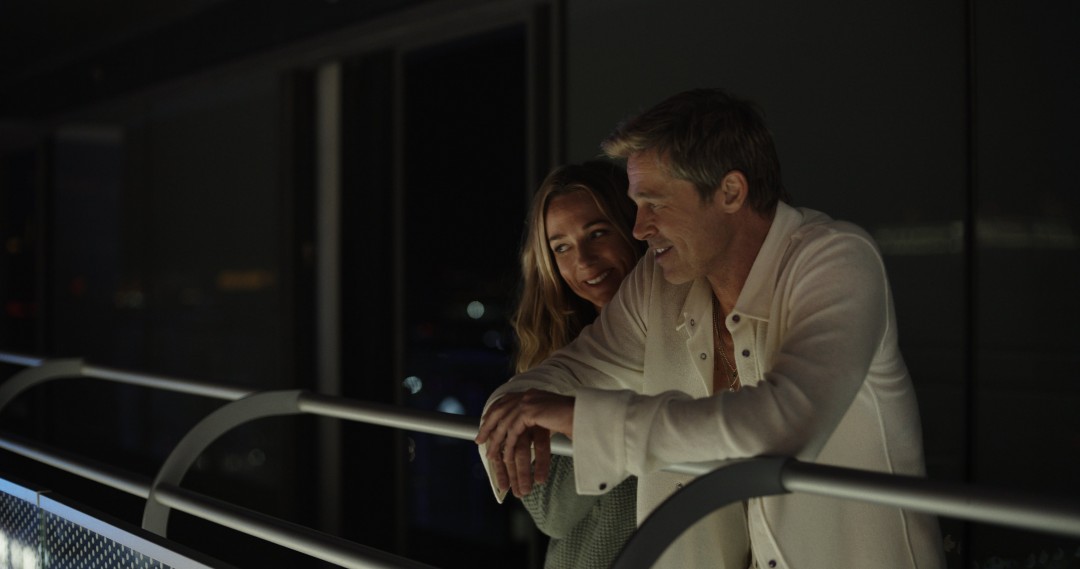 皮特新片《F1:狂飙飞车》大卖 首周末票房超1.4亿美元