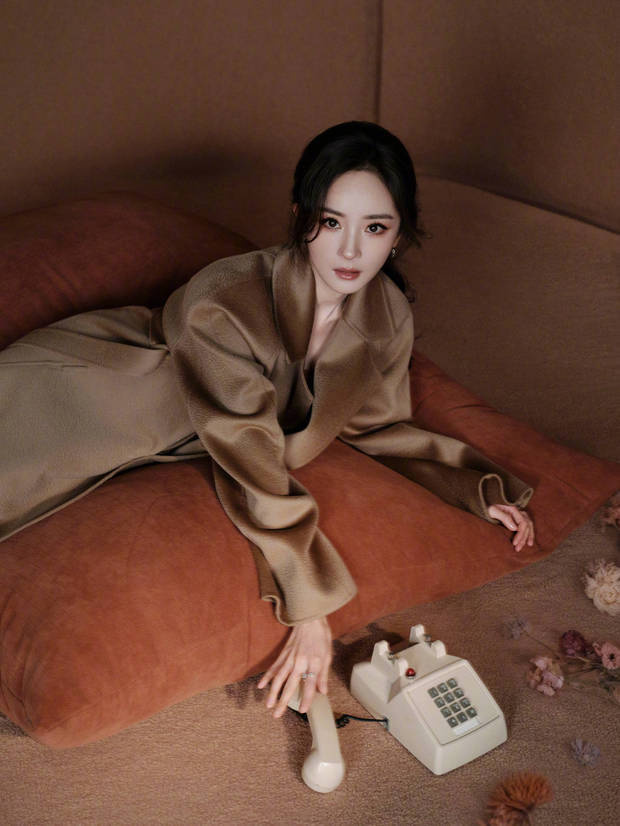 杨幂一双灵动大眼超撩人。