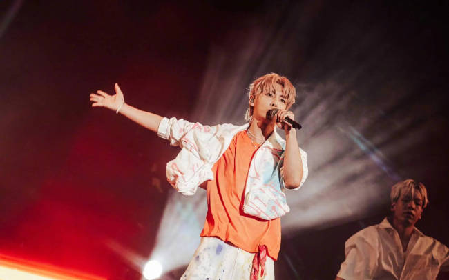 炎亚纶称曾想退出娱乐圈：每天醒来都心惊胆跳