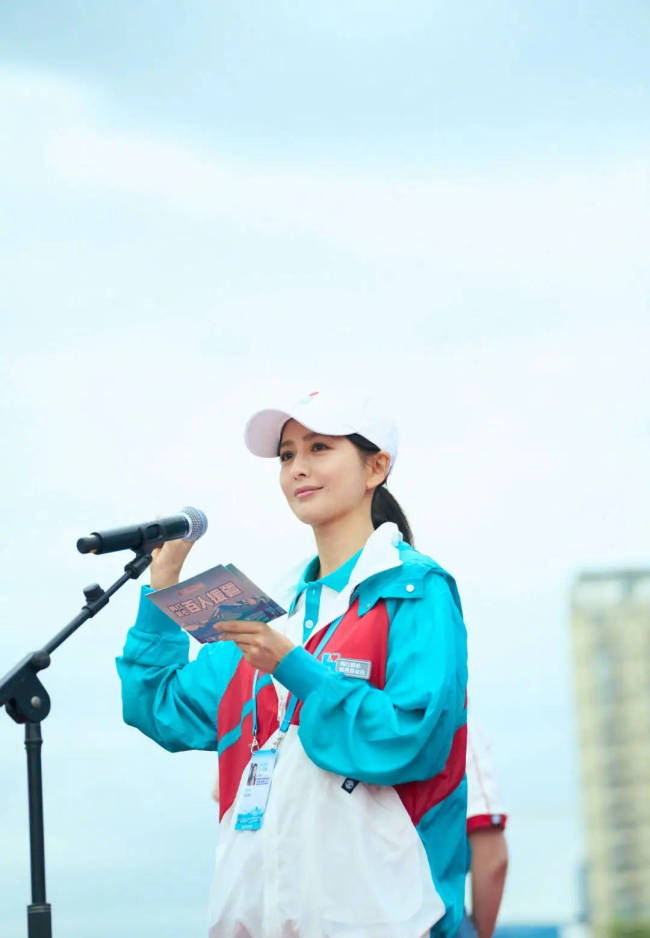 佟丽娅谈跟韩红回家乡做公益感受:充满感动与力量